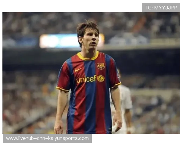 巴萨青训报道：小将与梅西合练画面暖哭粉丝