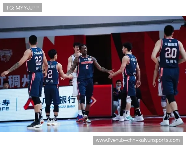 广东男篮现场高压：赵睿变“训导主任”？