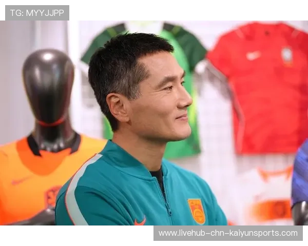 邵佳一作为男足主帅考察严鼎皓,重点关注中场组织表现 邵佳一作为男足主帅考察严鼎皓,重点关注中场组织表现